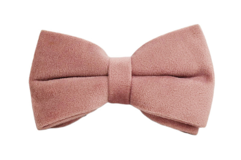 Blush and Soft Pinks: Romantic and delicate, spring and summer weddings.